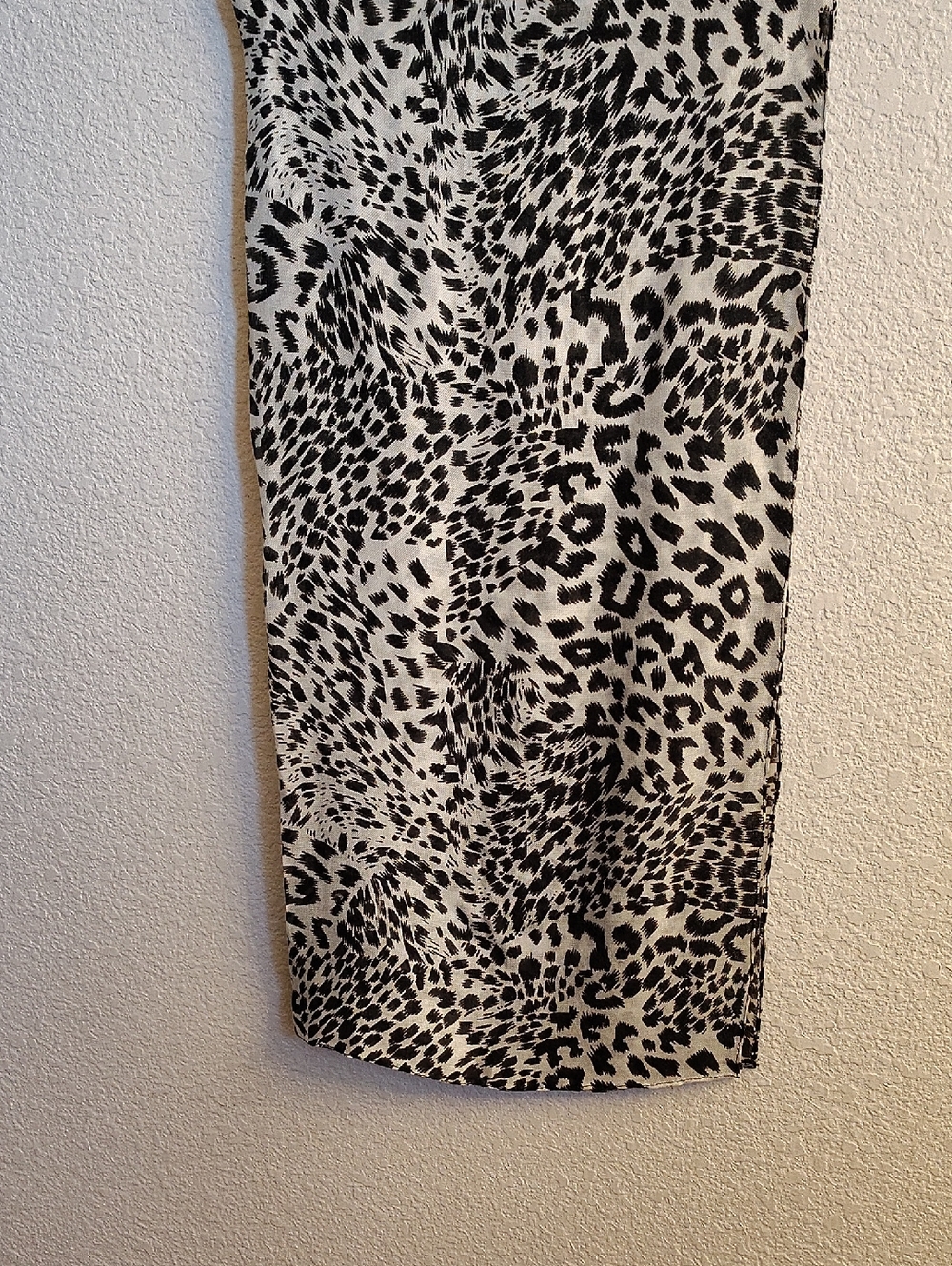 Black & White Leopard Animal Print Lightweight Scarf 28 X 29 WTD X P